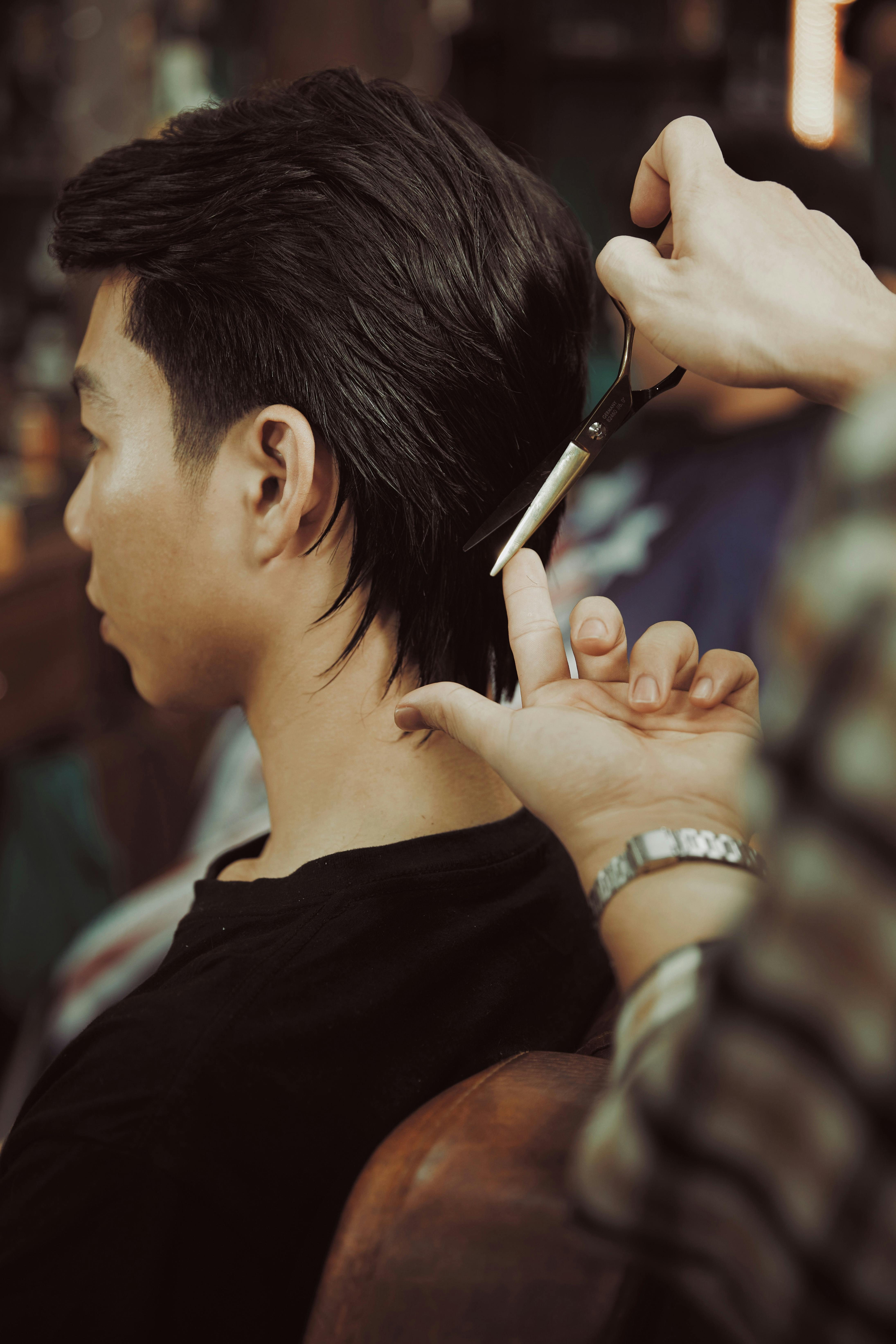 Professional precision scissor haircut technique at DIDA Hair Studio